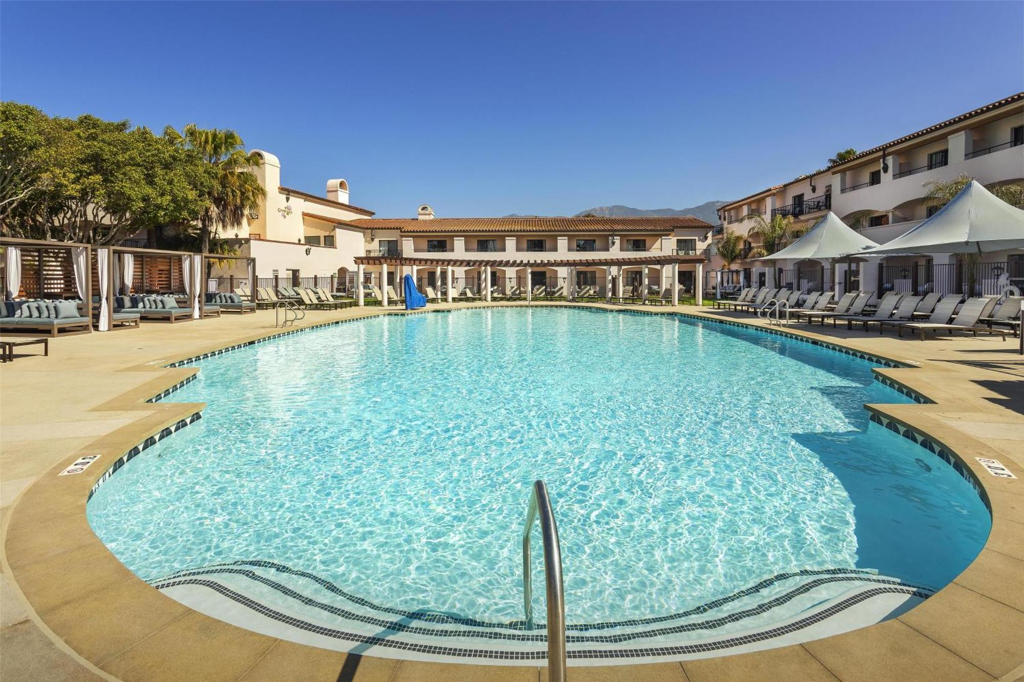 Resort Hilton Beachfront 4*