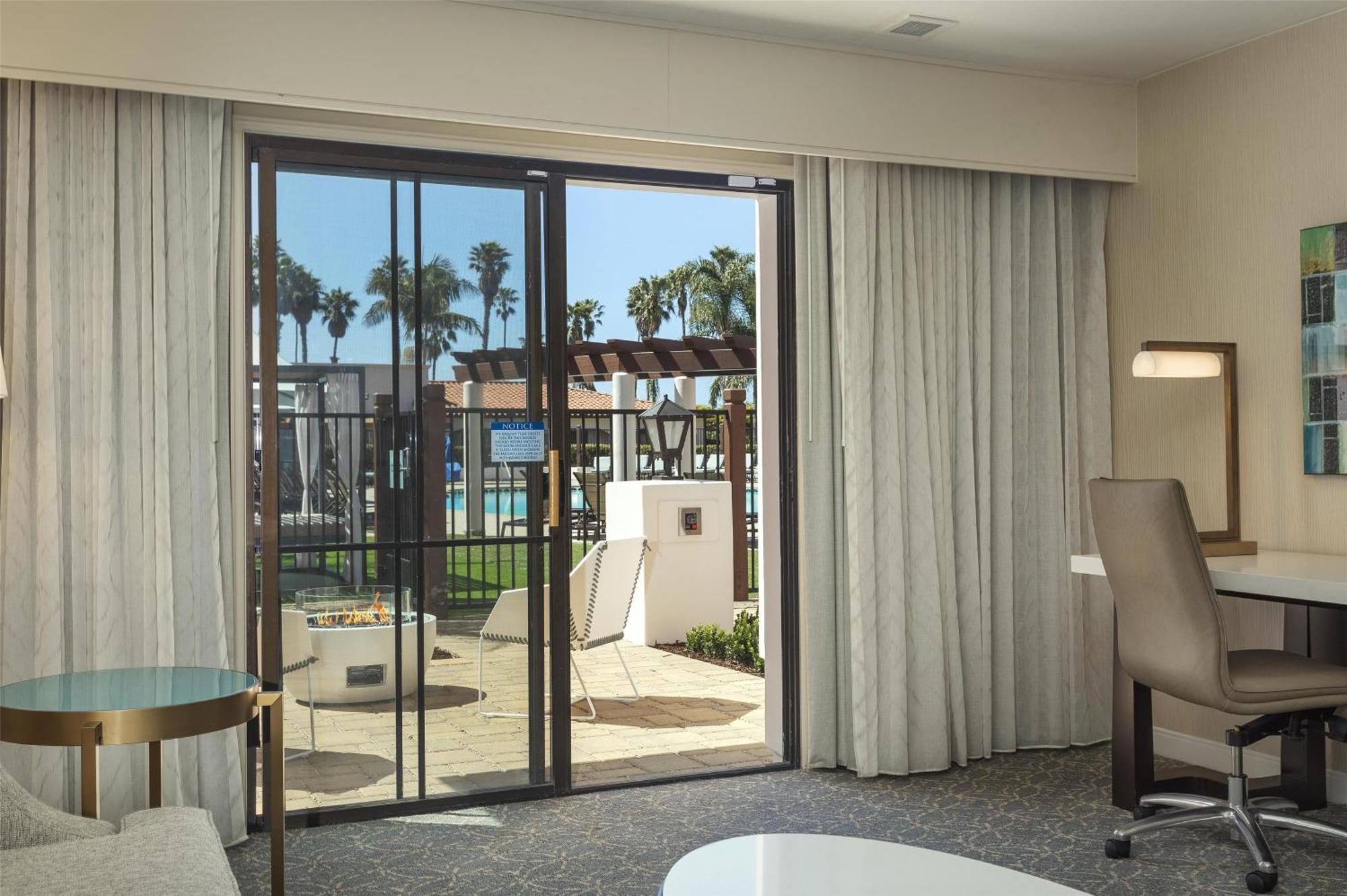 Hilton Beachfront 4*