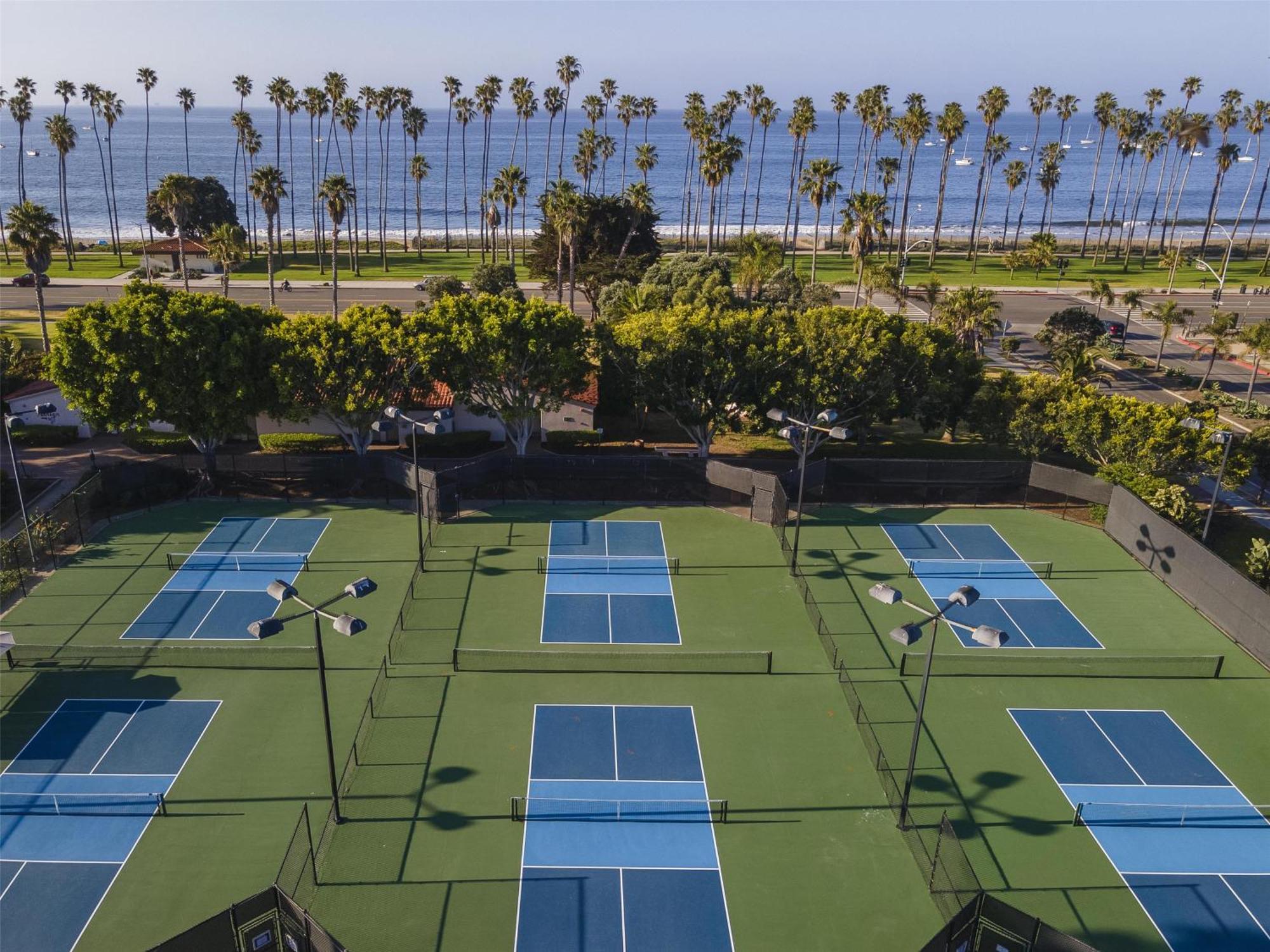 Hilton Beachfront Resort 4*
